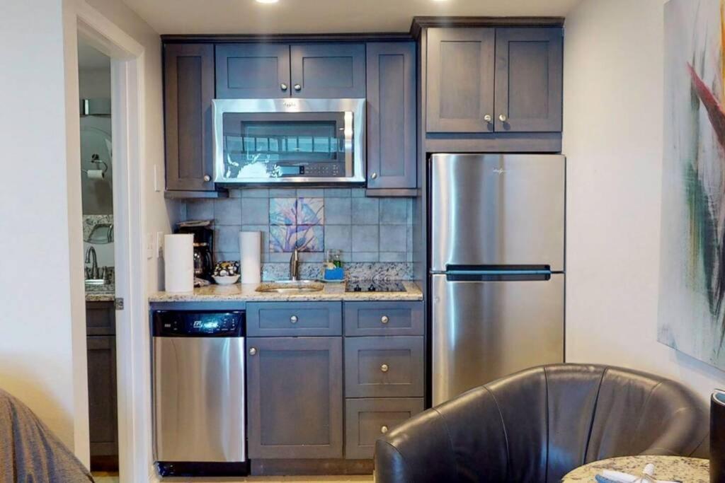Sea Spray, Studio 114, Beach Steps Away! Pool+Wifi Ръскин Екстериор снимка
