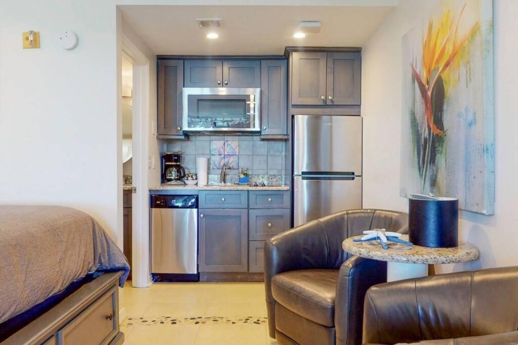Sea Spray, Studio 114, Beach Steps Away! Pool+Wifi Ръскин Екстериор снимка