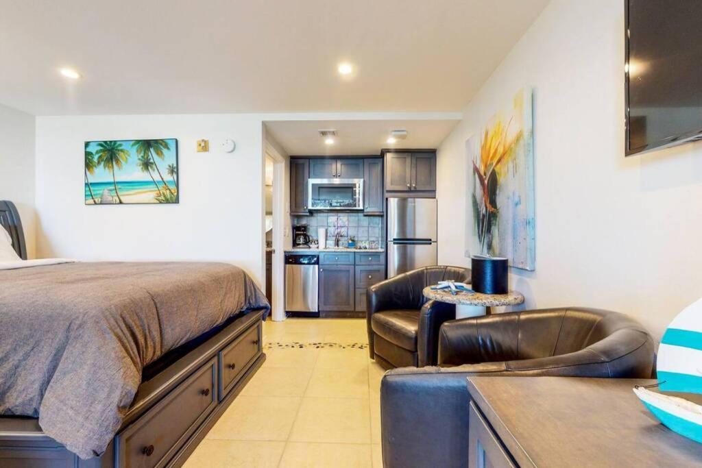 Sea Spray, Studio 114, Beach Steps Away! Pool+Wifi Ръскин Екстериор снимка